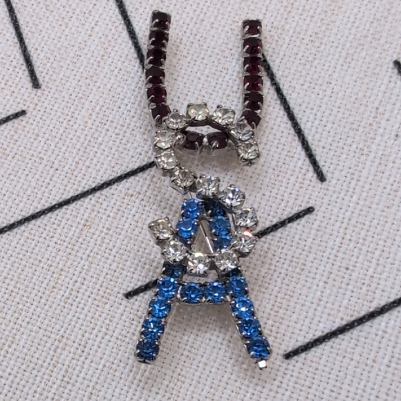 Blue and Silver Crystal USA Patriotic Brooch Approx 2.5" - excellent condition - Picture 2 of 3
